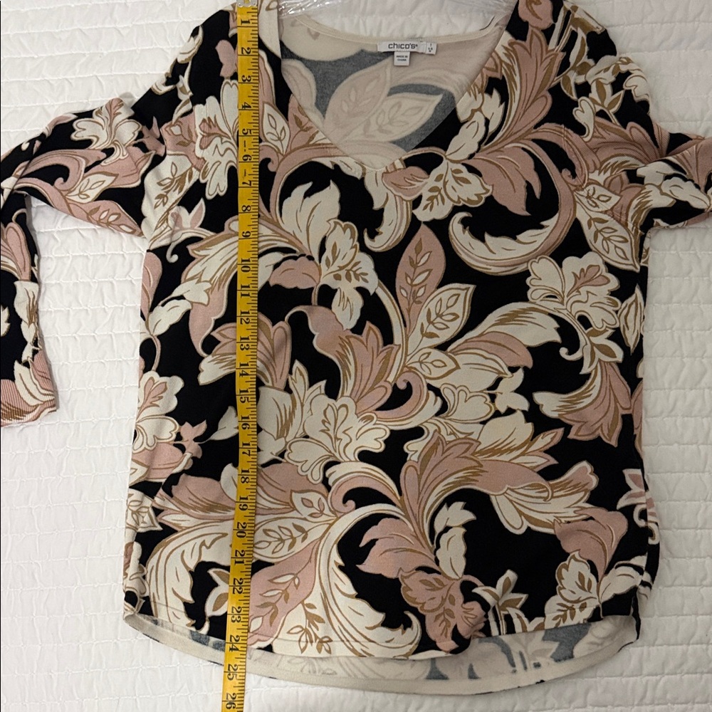 Chicos V Neck Sweater in Pink, Black, and Cream. Size 1 (US size 8) - Picture 6 of 7
